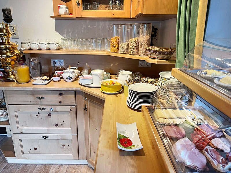 Breakfast buffet at the Jenneweinhof bed and breakfast