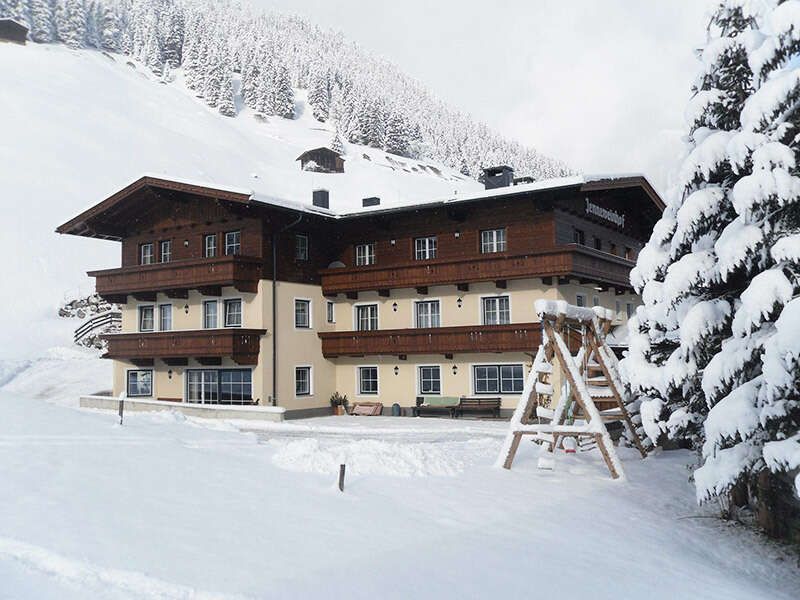 Hotel Garni*** Jenneweinhof snowy in winter